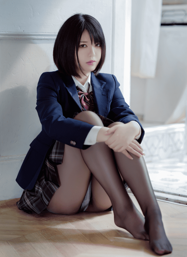 半半子–彼女の制服姿が好き