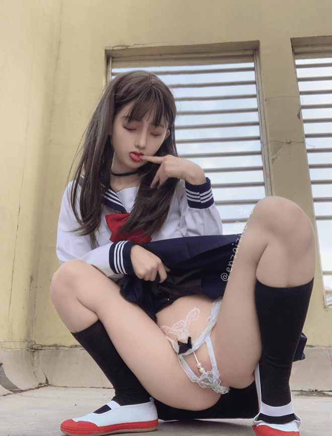恩崽 – 天台水手服