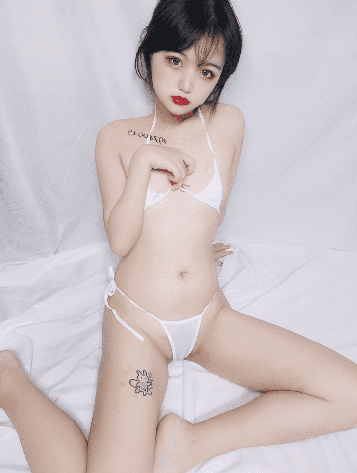 安妮 – 白色睡衣