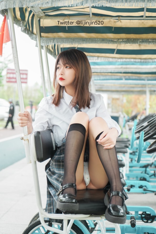 梨瑾瑾 – 户外JK2