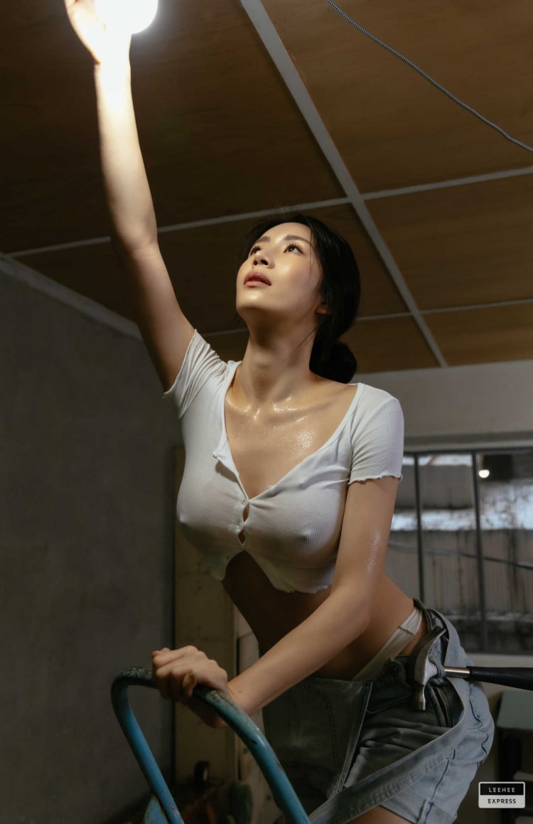 Min.E (민이) – NO.19 [LEEHEE EXPRESS] LEHF-213B