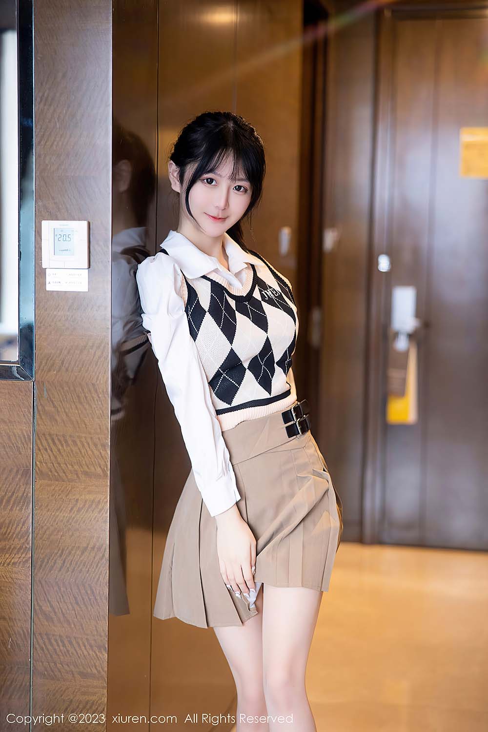 [Xiuren秀人网] NO.6329 谢小蒽预览图 2