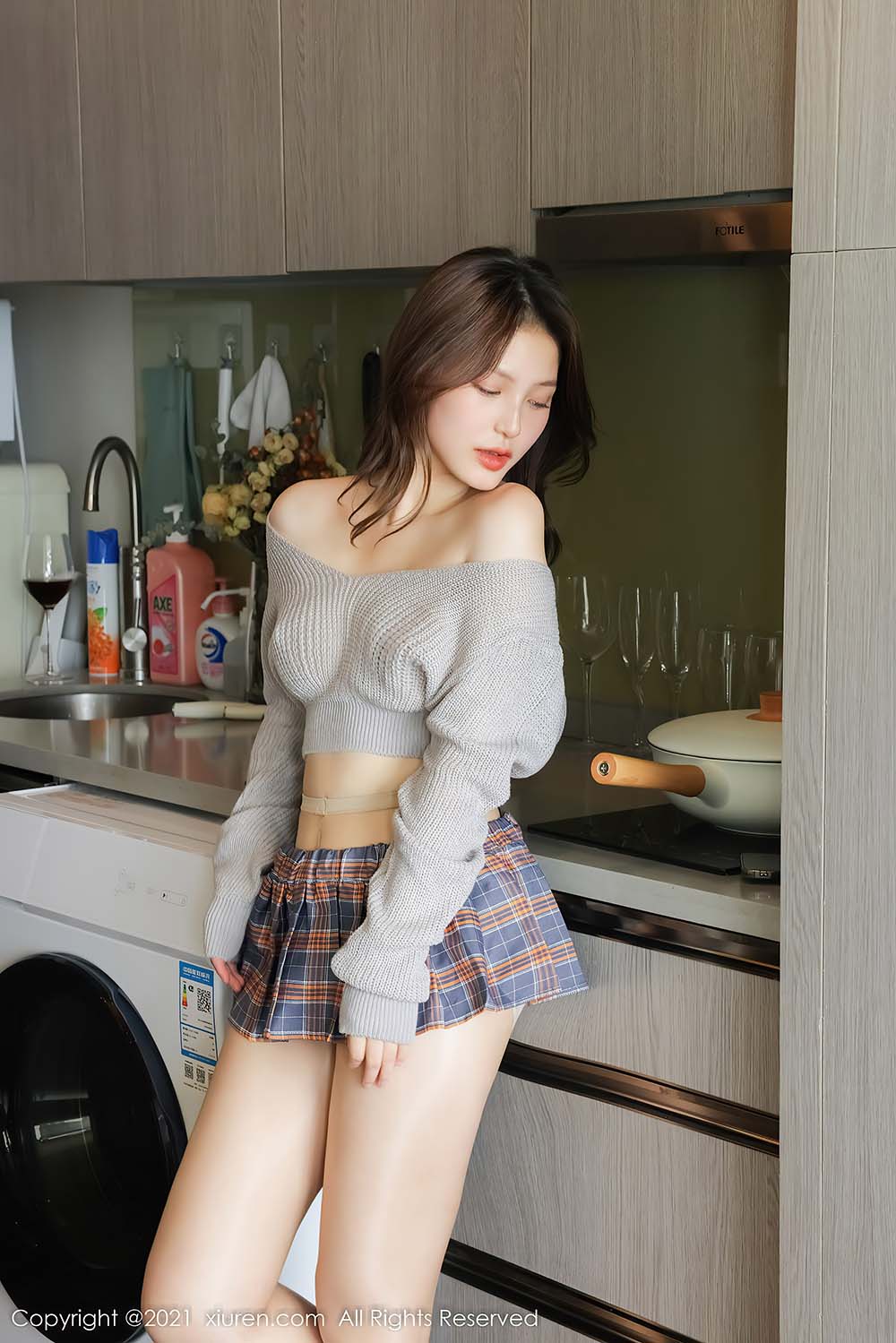 [Xiuren秀人网] NO.4369 清纯甜美性感圣诞主题服饰 兔妹妹预览图 2