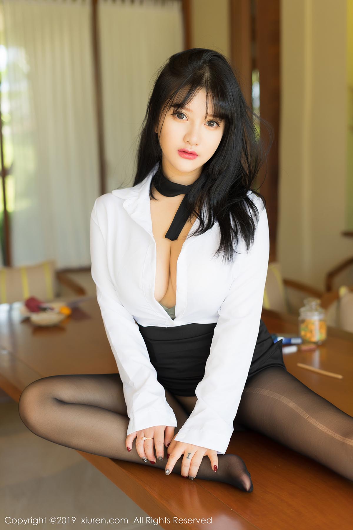 [Xiuren秀人网]XR20190828N01653 NO.1653 黑丝袜的性感秘书 小尤奈预览图 2