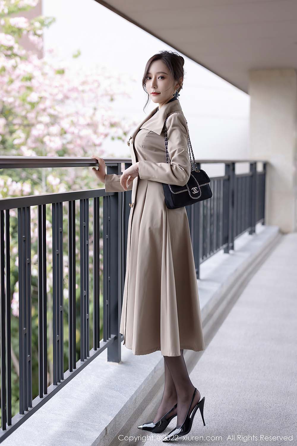 [Xiuren秀人网] NO.4417 黑丝美腿 王馨瑶yanni预览图 2