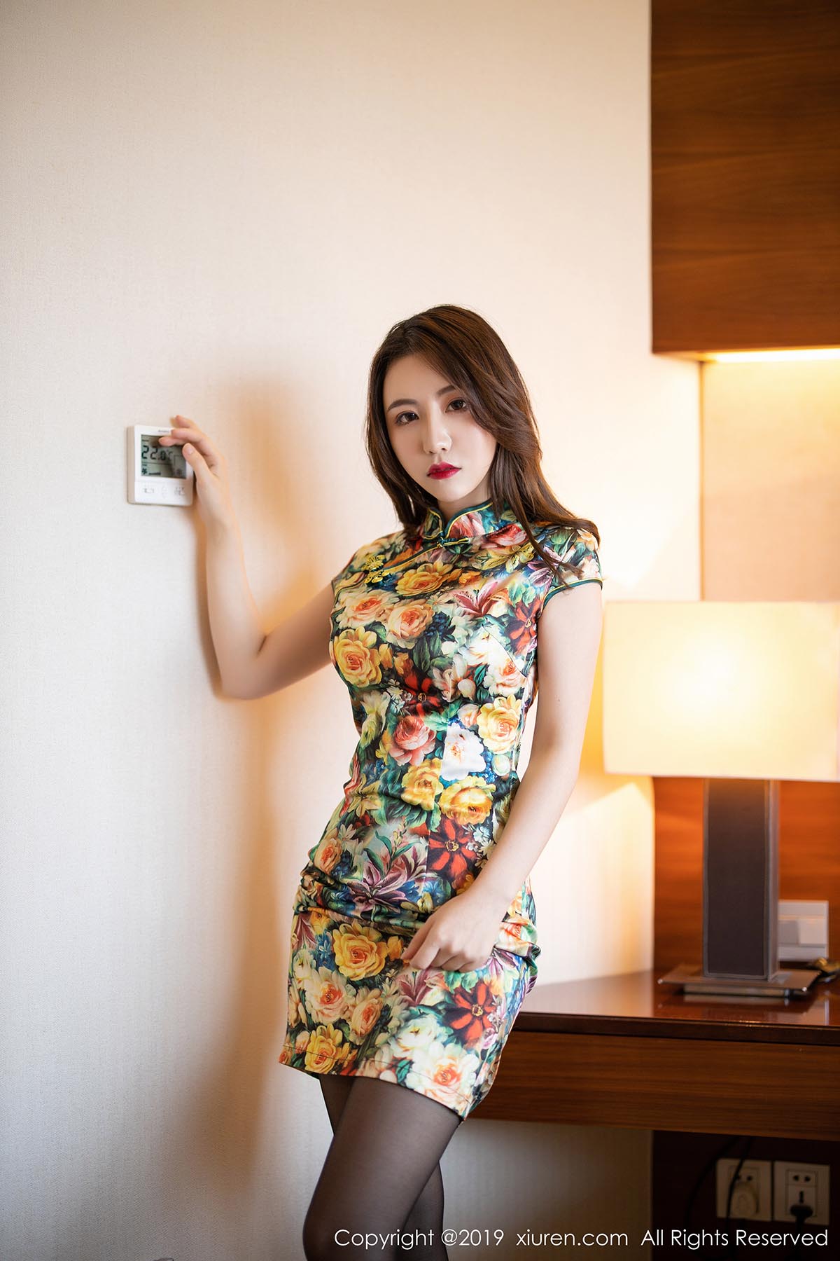 [Xiuren秀人网]XR20191014N01727 NO.1727 性感黑丝吊袜美腿 绯月樱-Cherry预览图 2