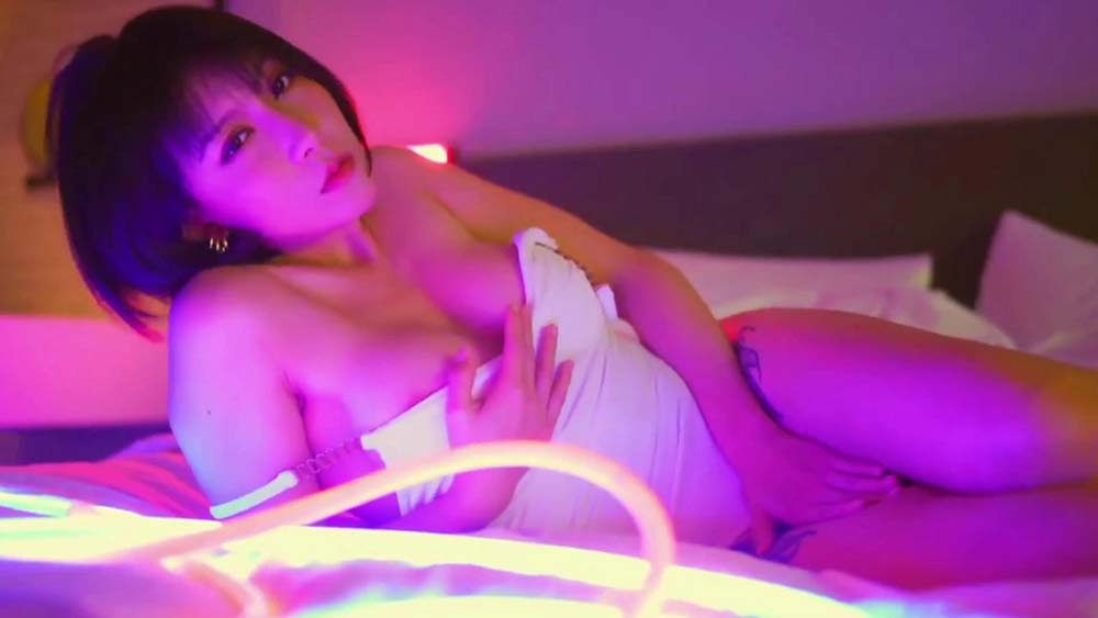 [YouMi尤蜜]视频 NO.832 唯爱 安妮斯朵拉预览图 2