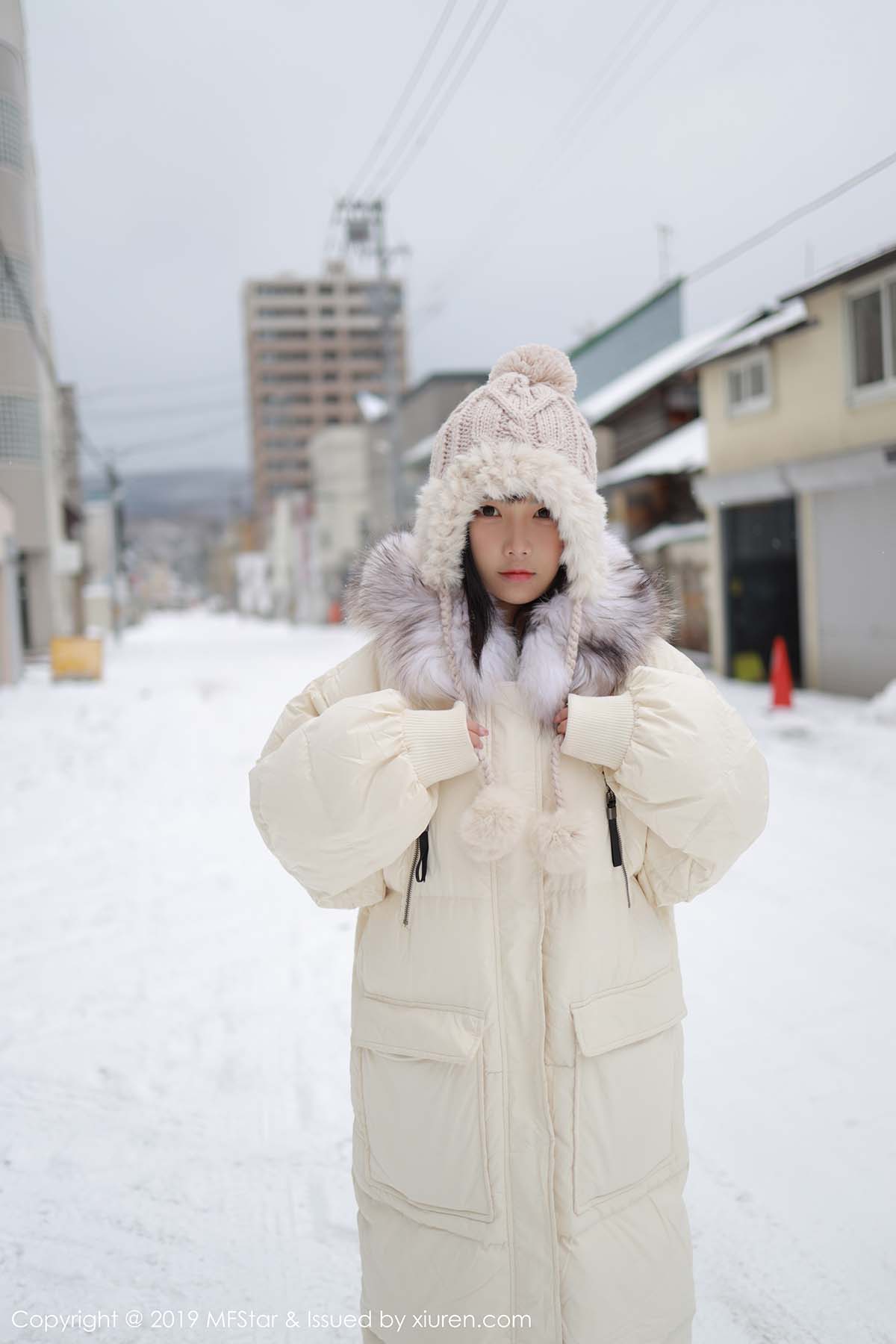 [MFStar模范学院]MF20191230VOL0246 VOL.246 室外冰天雪地街头上 徐微微mia预览图 2