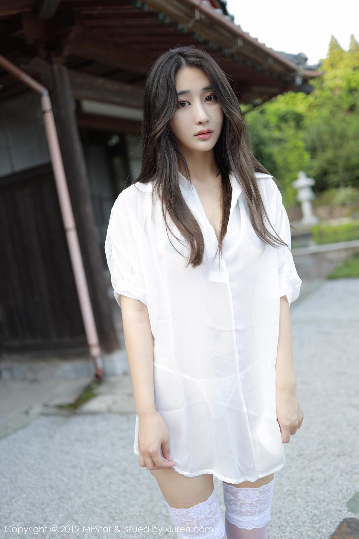 [MFStar模范学院]MF20191011VOL0219 VOL.219 妖娆蔓延的蕾丝吊袜 Betty林子欣预览图 3