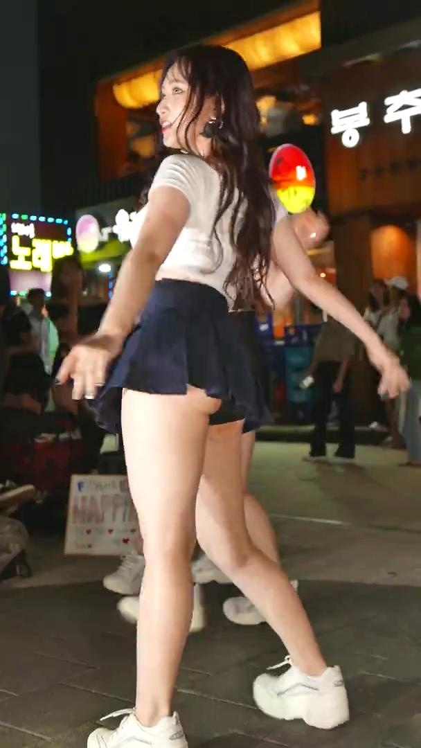 Happiness 위글위글(Hello Venus) 街头热舞预览图 2