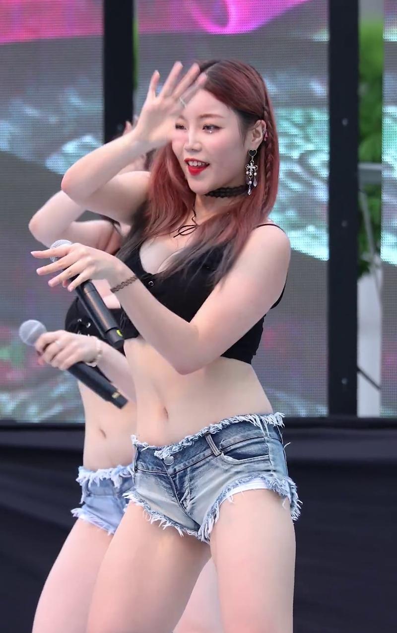 韩国女团Switch Berry(스위치베리) 米娜(민아)预览图 2