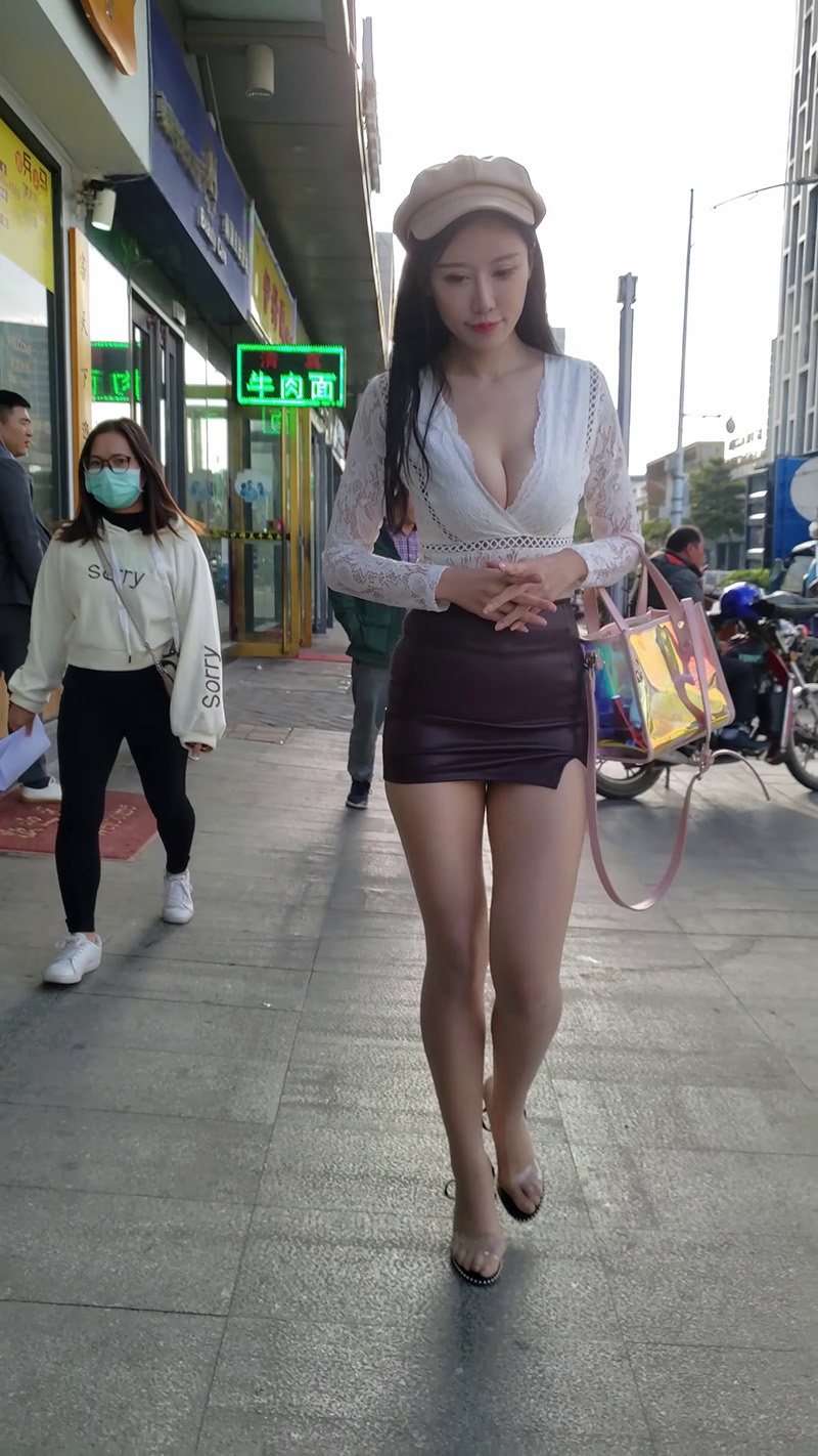 [4k]街拍肉丝蕾丝性感女神3部有水印预览图 4
