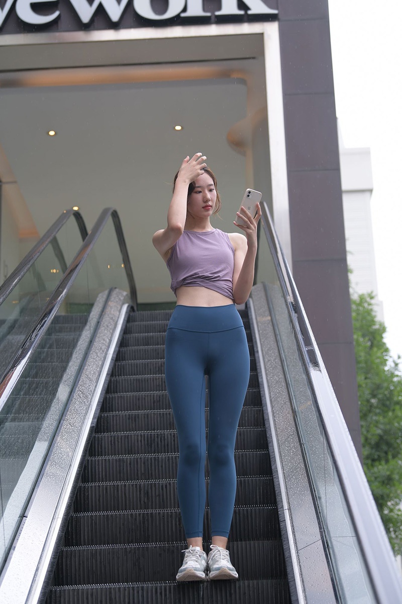 831.蓝色瑜伽裤运动系高挑美女图片视频预览图 2