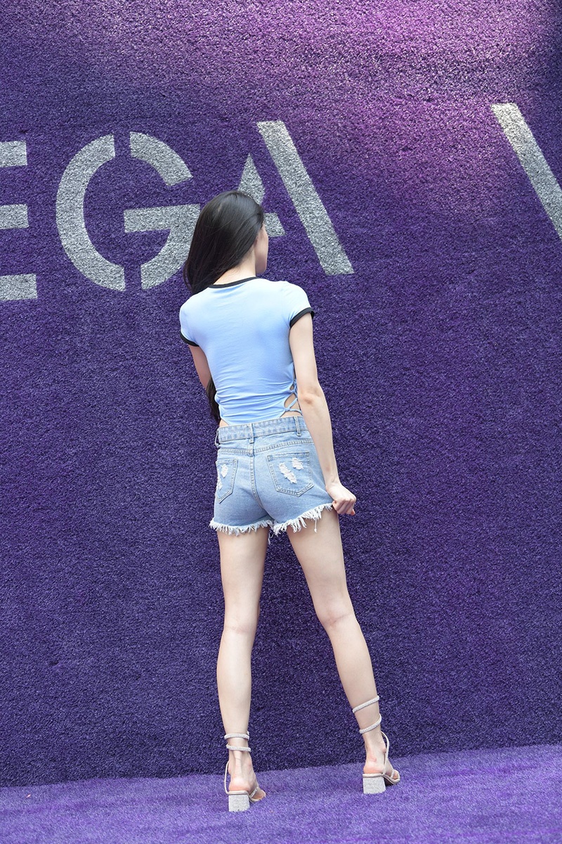 812.蓝色牛仔热裤美女图片视频