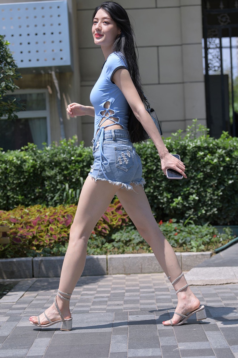 812.蓝色牛仔热裤美女图片视频预览图 2