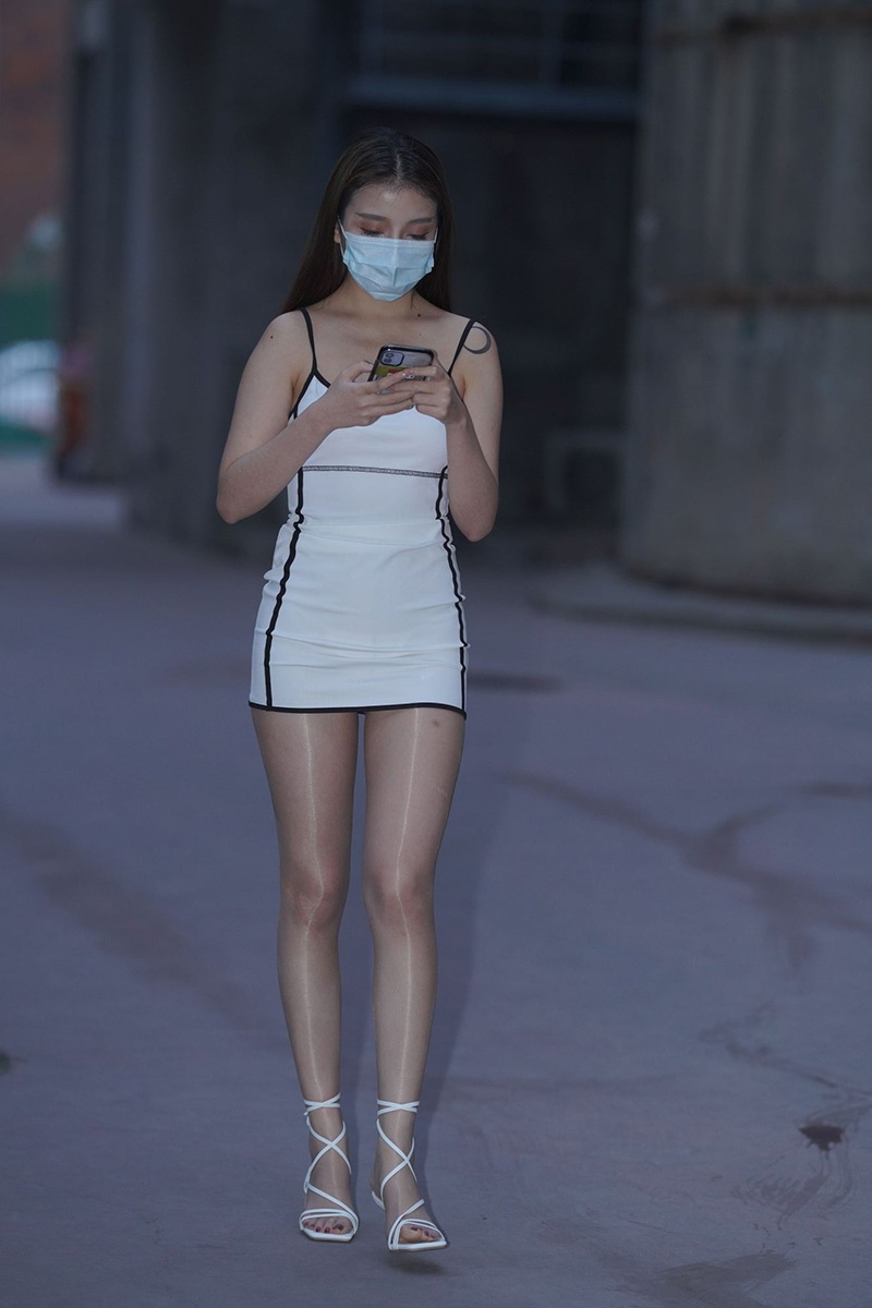 F191.[牛男街拍]好养眼的白裙美眉图片视频预览图 4