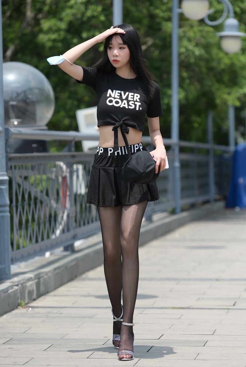F208.[程生街拍]短裙亮丝的美女图片视频预览图 3