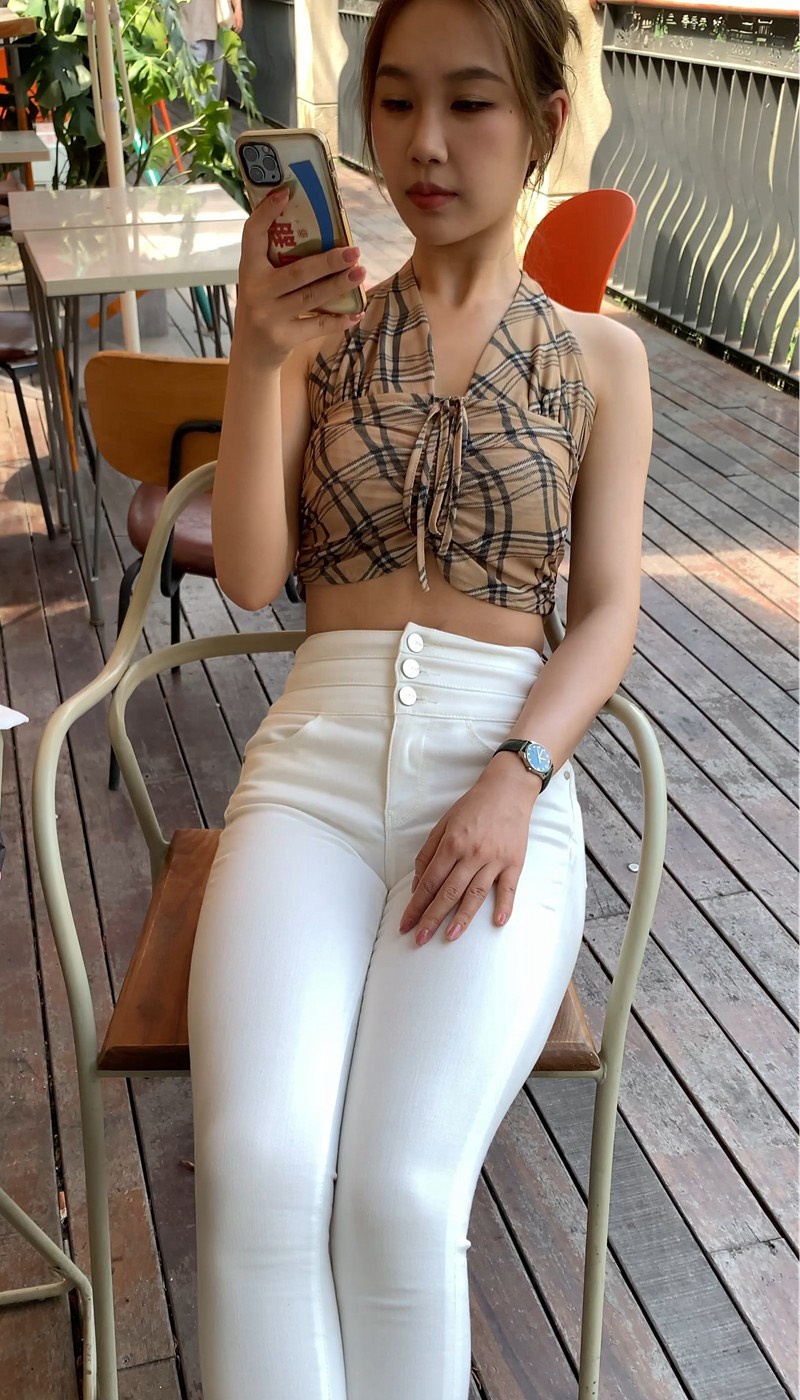 743.紧身白裤女孩图片视频预览图 2