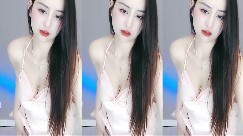 虎牙苏樱性感女神火辣热裤低胸诱惑热舞