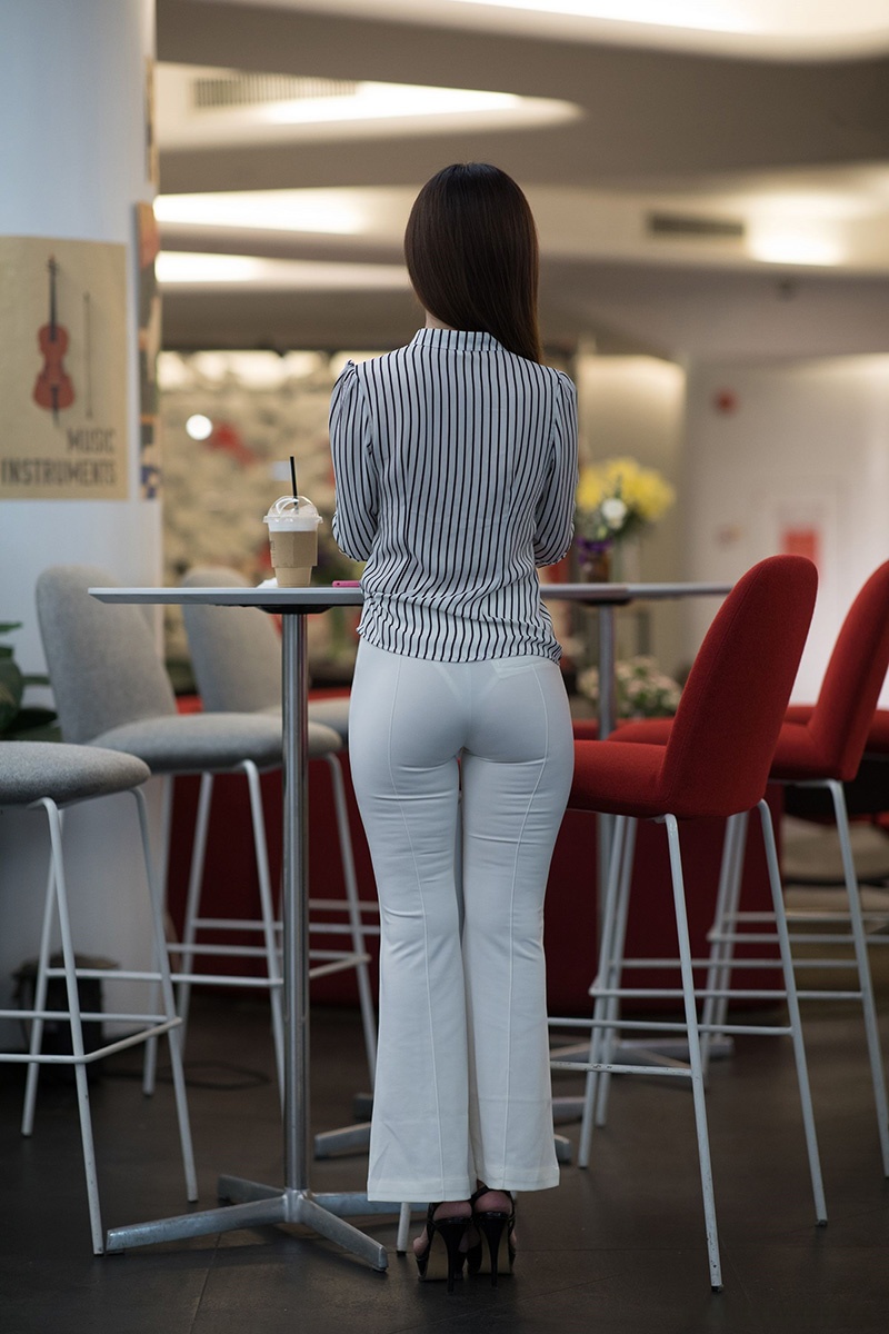 F210.[牛男街拍]周末和女同事去看书图片视频预览图 3