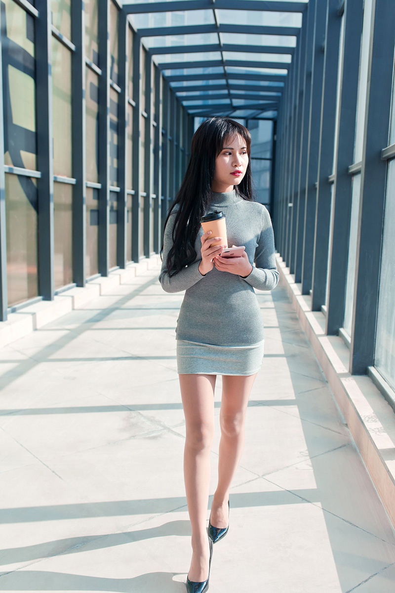 F138.休闲书屋里的短裙肉丝美女萌宝儿图片视频预览图 2