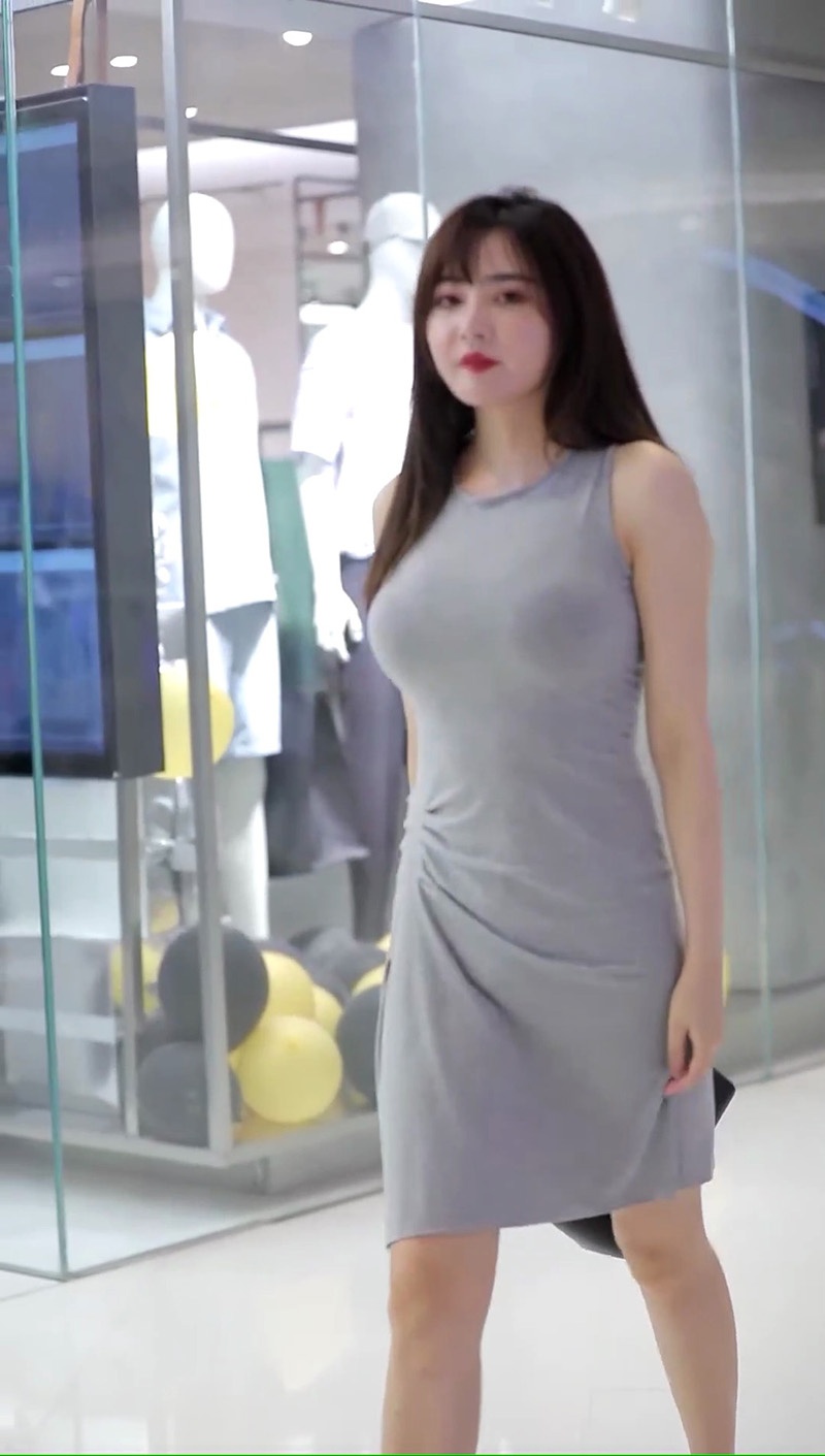 街拍高跟灰色长裙丰满美女