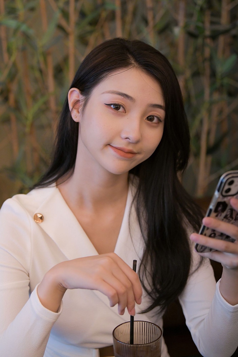 779.白色制服美女图片视频预览图 3