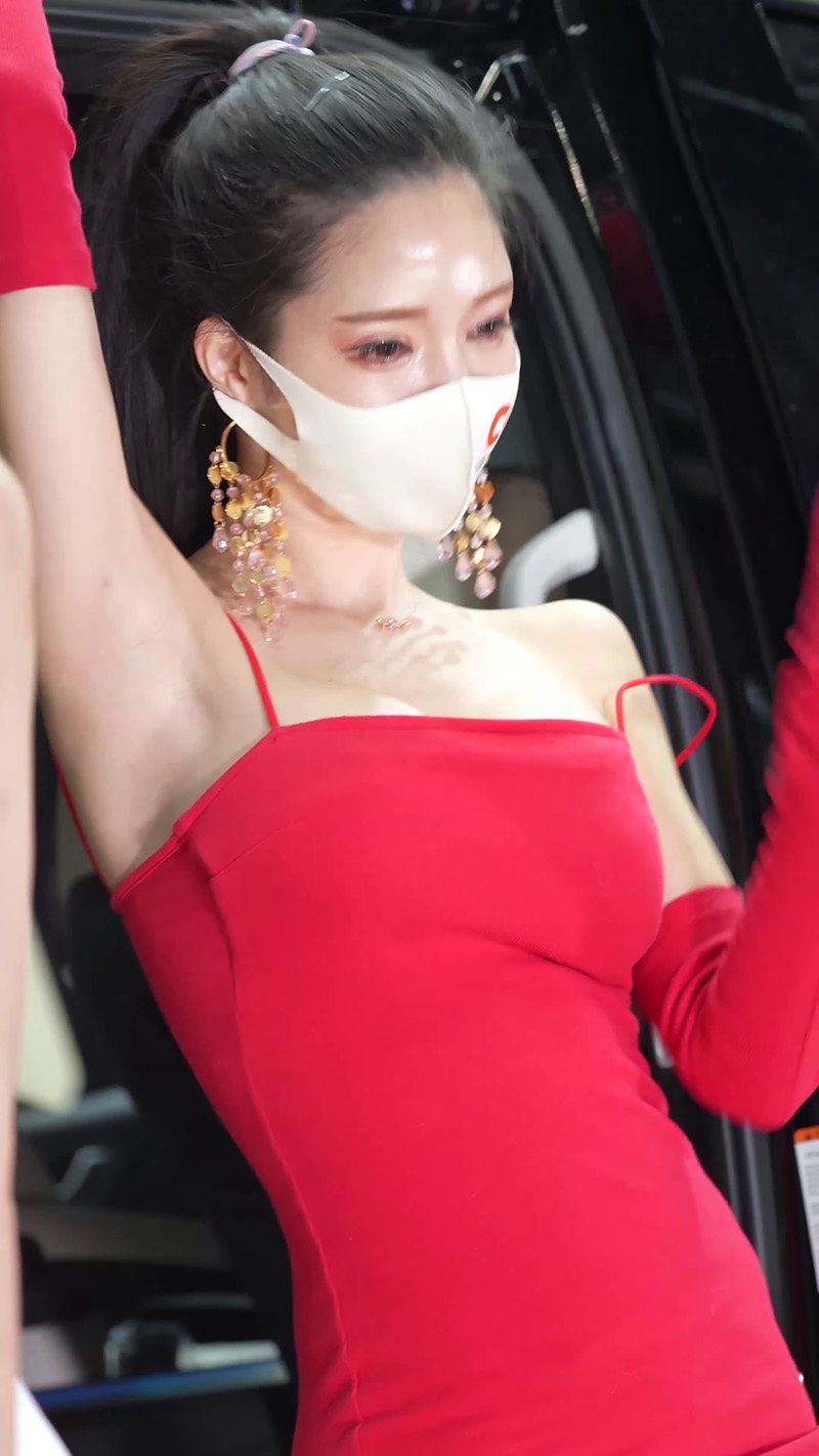模特韩敏英Han Min-young红色低胸包臀舞蹈预览图 2