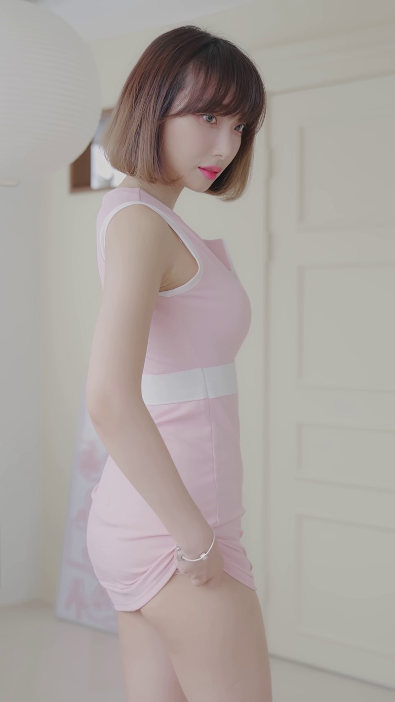 lookbook模特那贤Dayeon竖版拍摄粉色内衣套装预览图 3