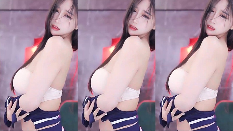 网易CC直播小恩雅制服抚媚表情舞预览图 3