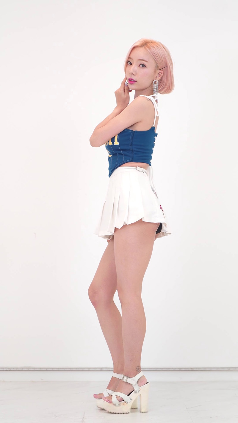 ROSEQUEEN JINI翻唱After LIKE(IVE)练习室舞蹈预览图 4