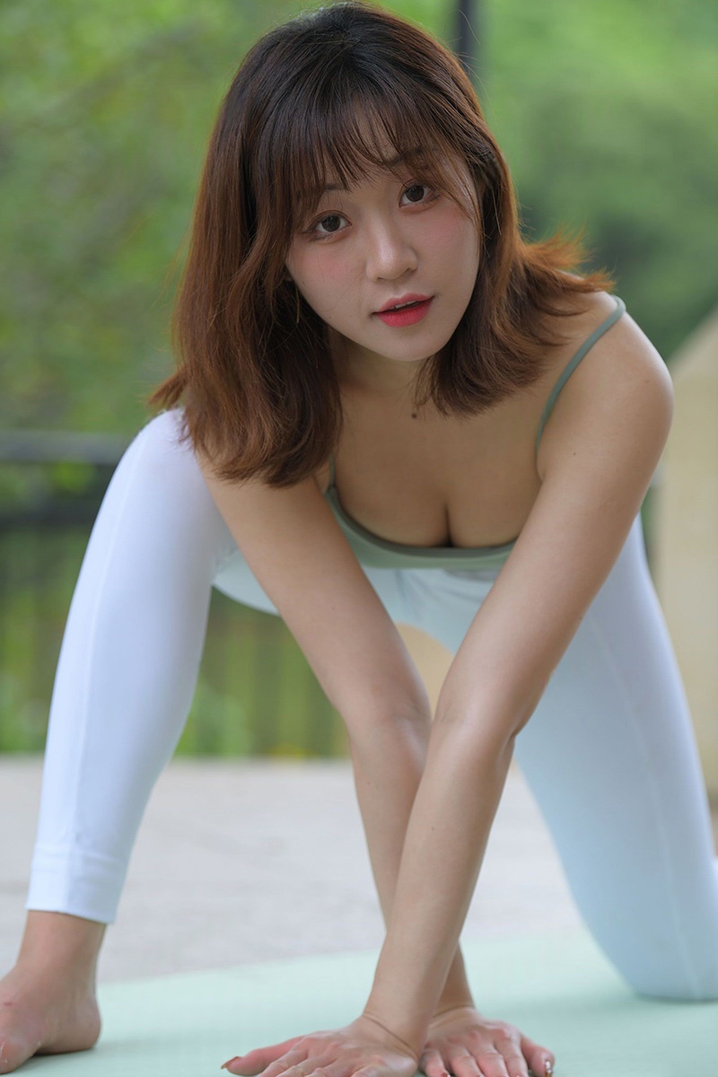 651.[红石摄影作品]阳光明媚的下午，她迟到了图片视频