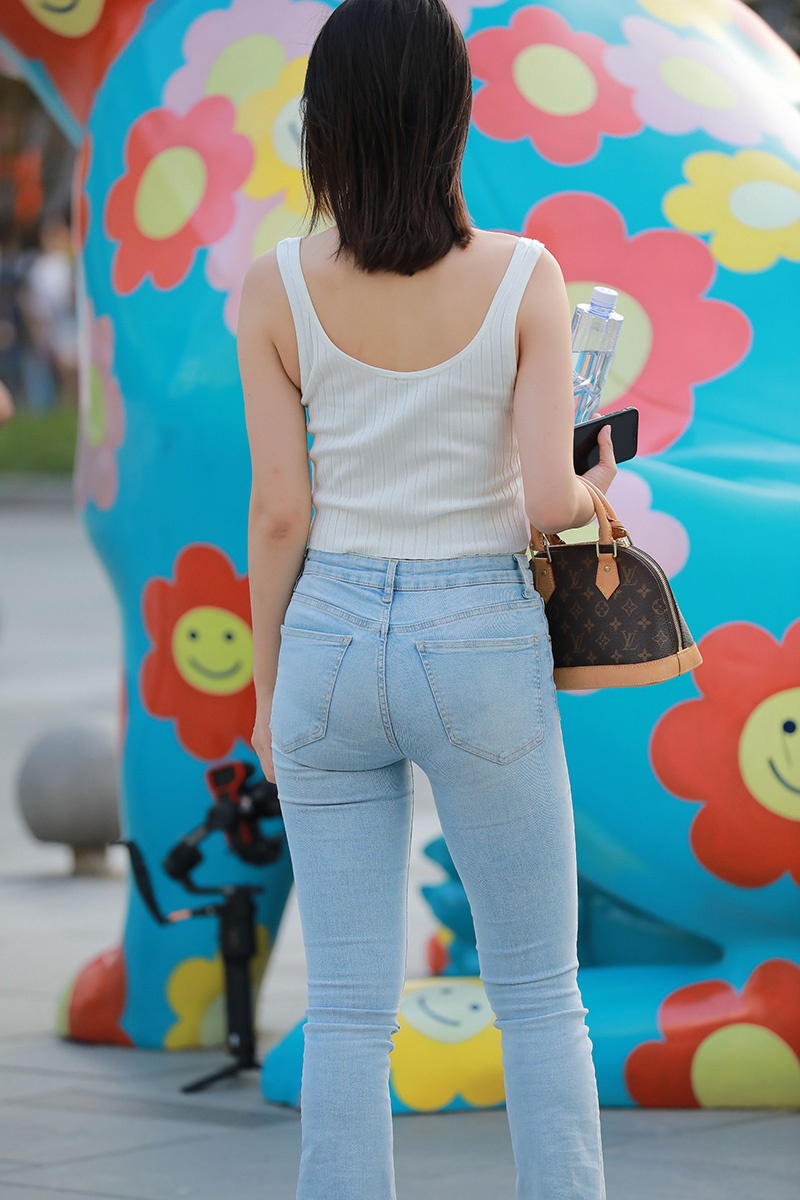 J4.浅蓝牛仔裤美眉预览图 3