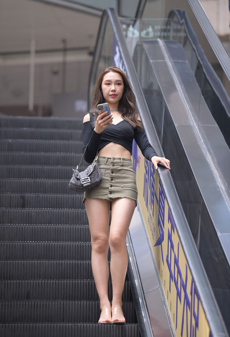 723.绿色短裙女孩图片视频