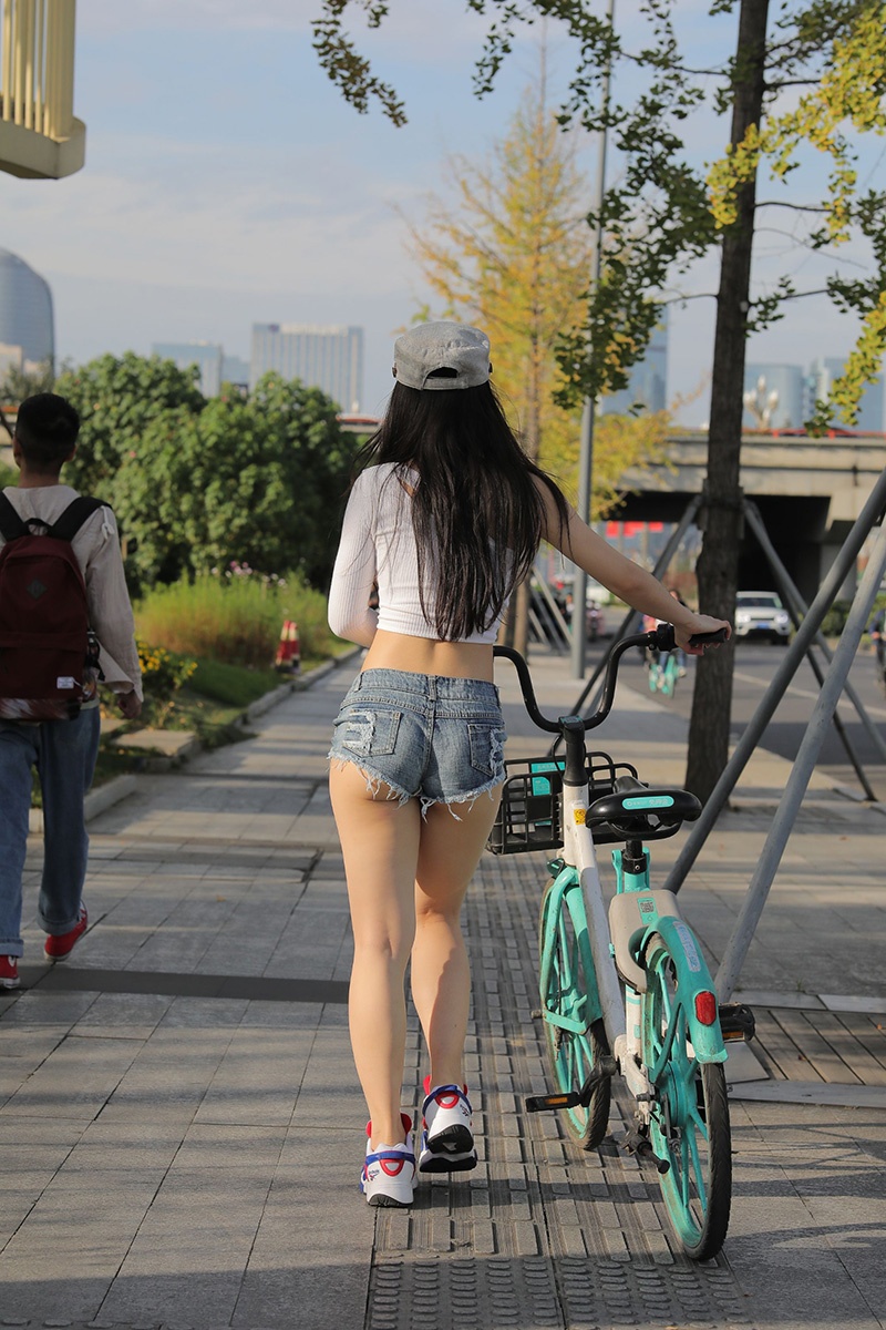 309.热裤美臀女孩图片视频