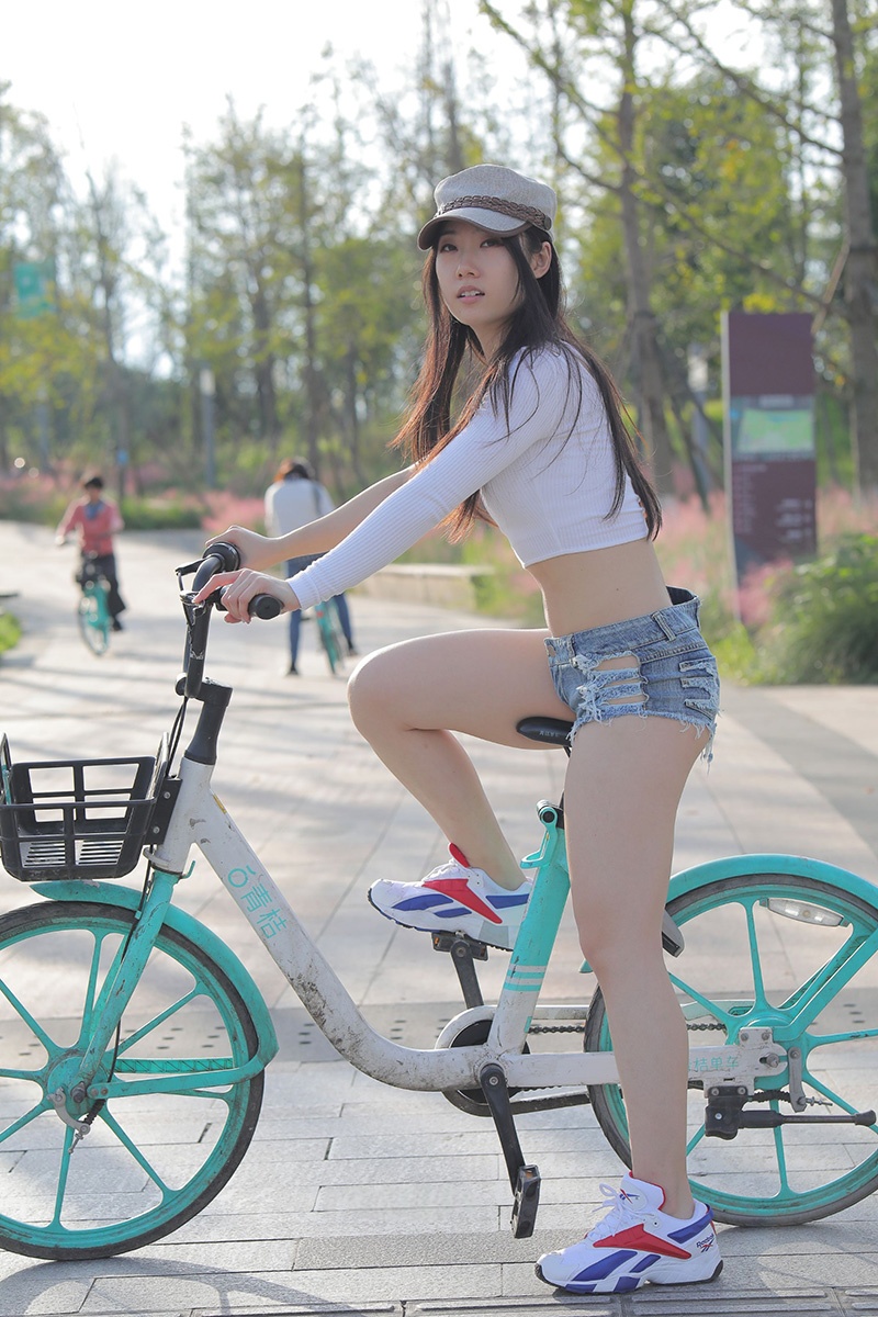 309.热裤美臀女孩图片视频预览图 2
