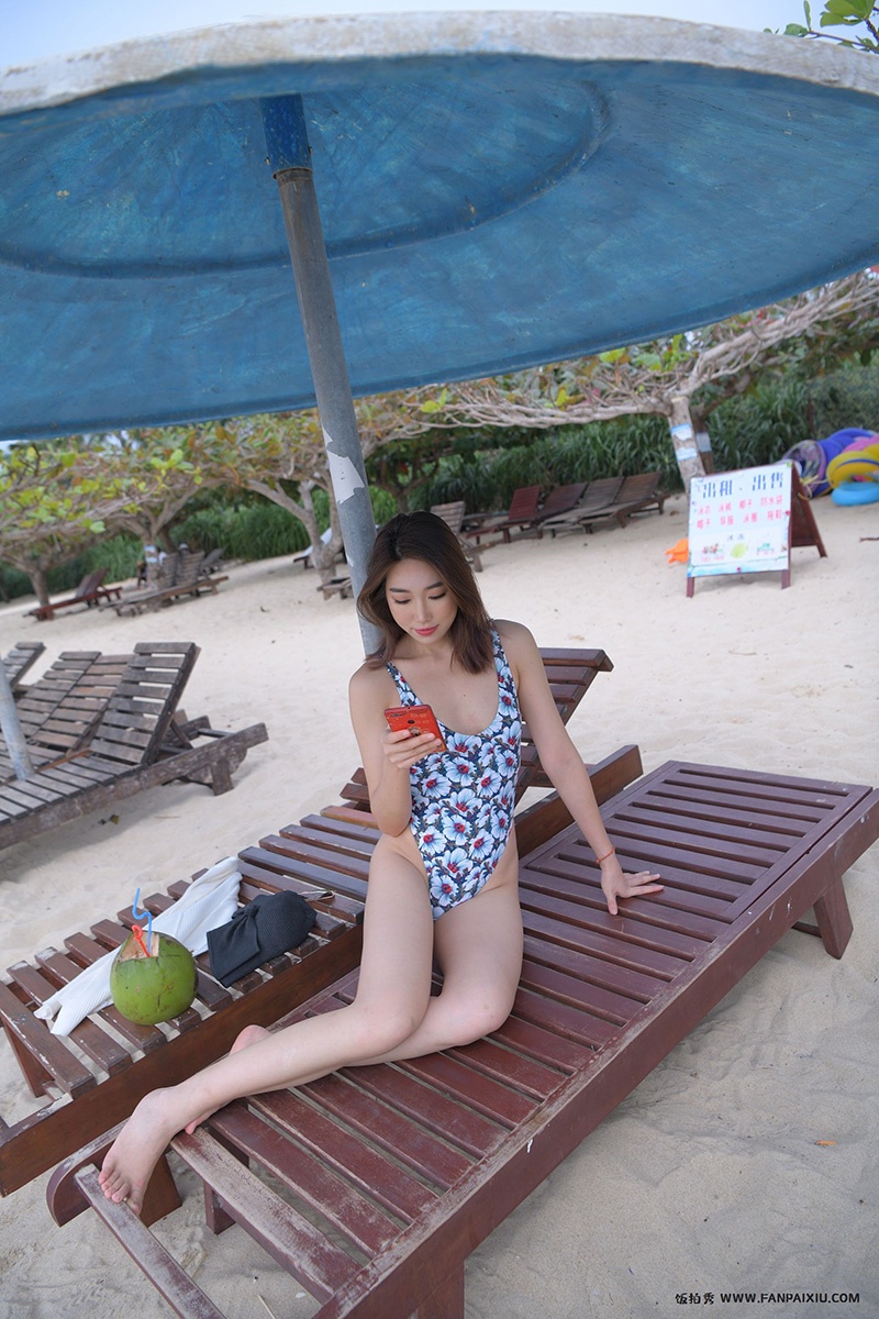580.[一只麋鹿旅拍作品]花朵图案比基尼美女图片视频预览图 2