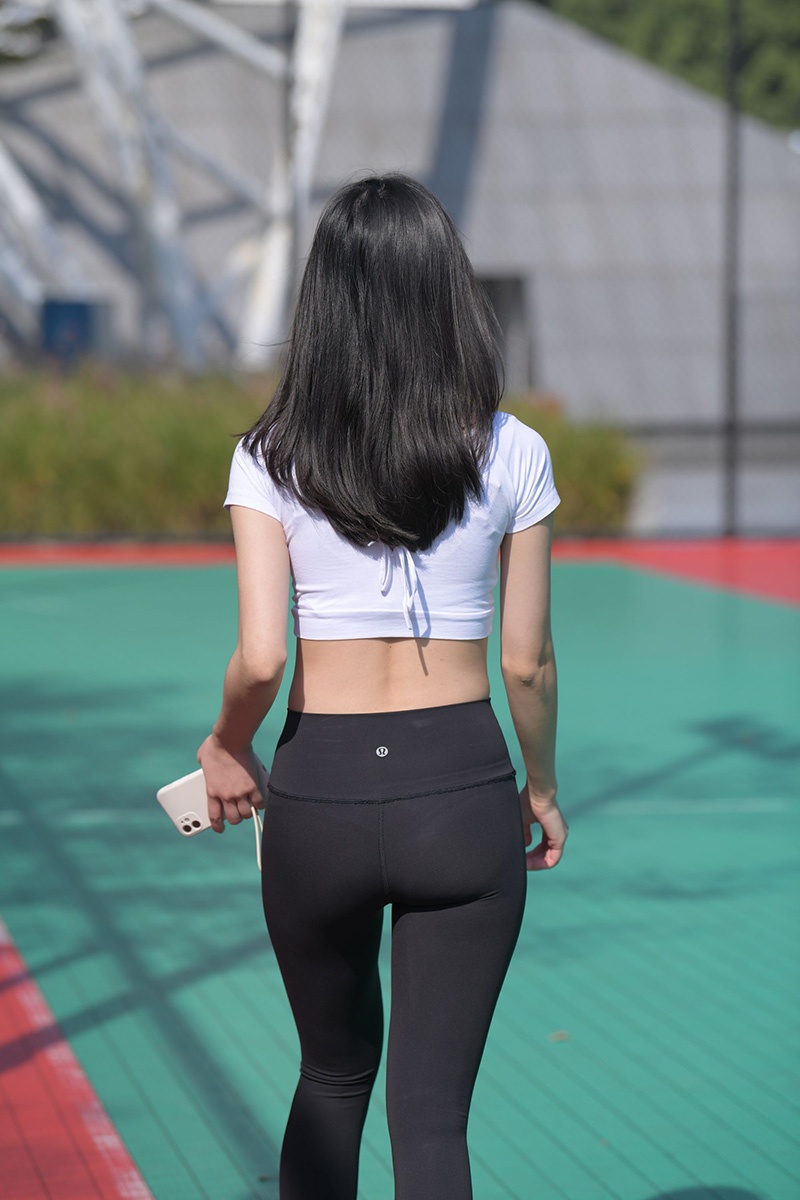 505.[红石街拍作品]黑色瑜伽裤女孩图片视频预览图 3
