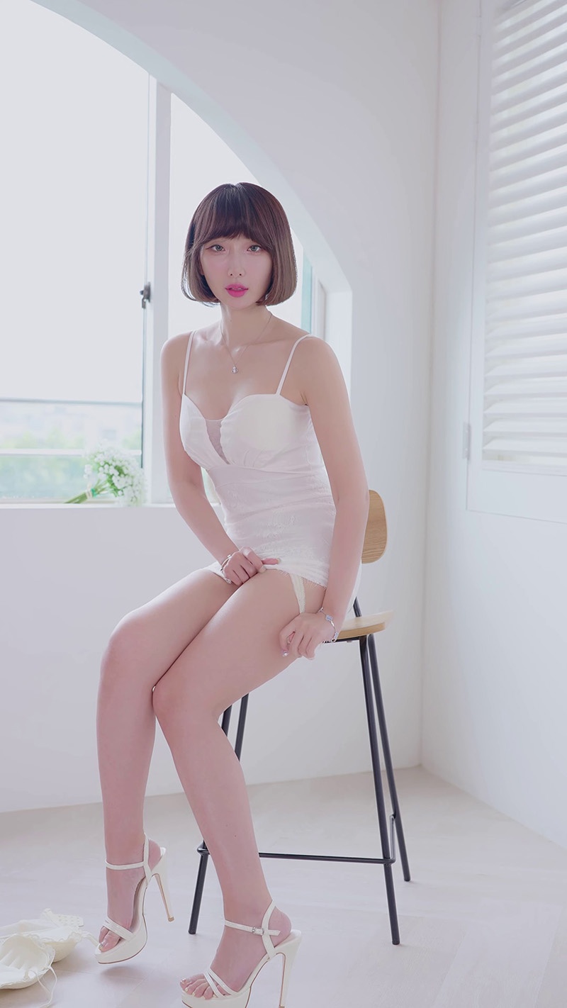 lookbook竖版拍摄白色内衣装室内拍摄预览图 3