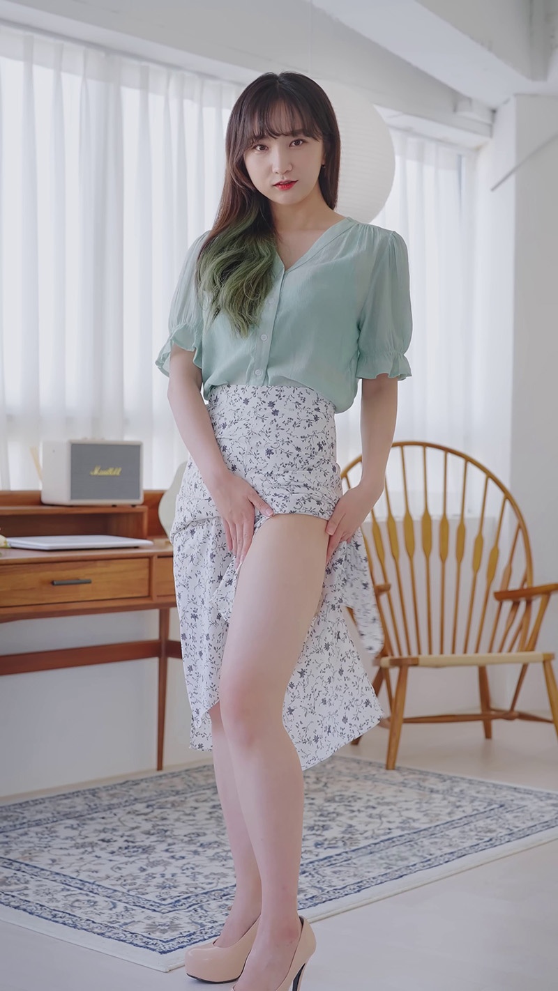 Lookbook时装秀竖版拍摄日系no bra预览图 3