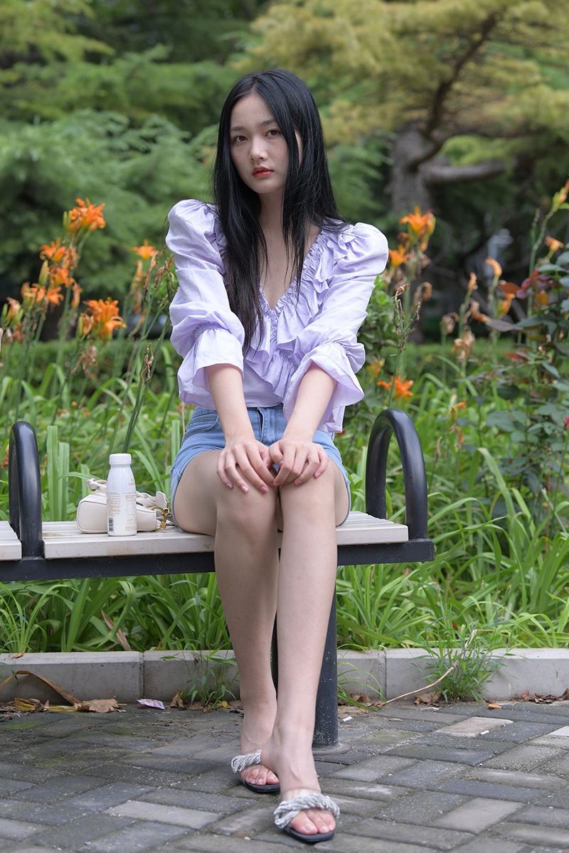 806.蓝色牛仔热裤长腿美女图片视频