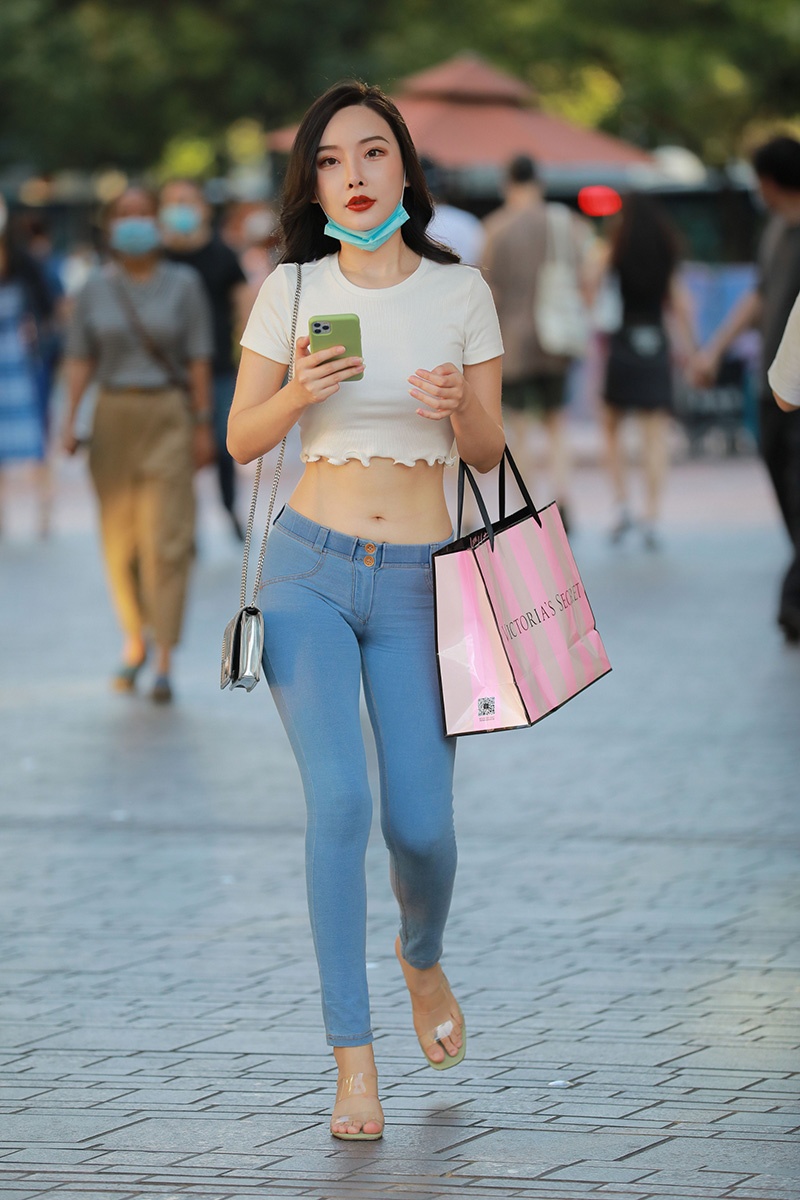 V16.这条街最靓的妹图片视频预览图 2