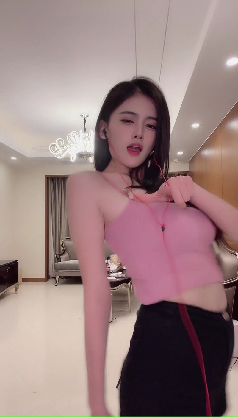 抖音主播Ava兔兔兔好会扭预览图 3