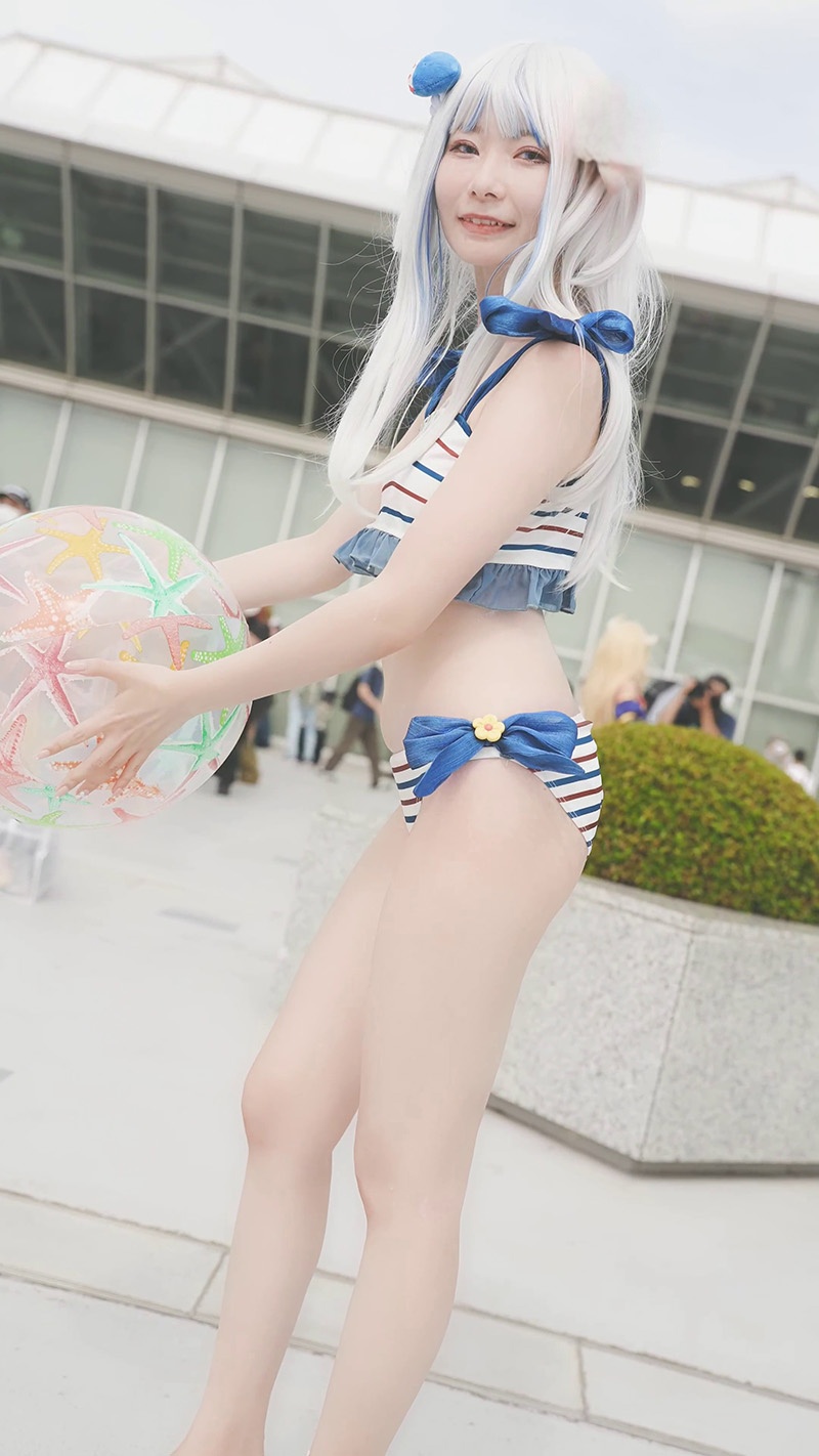 ]垂直拍摄Cosplay峰会漫画Cosplayer Inari泳装