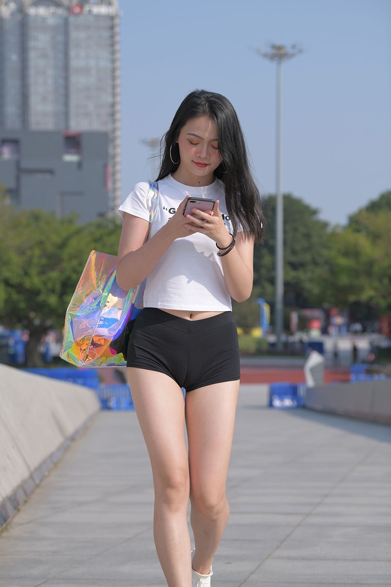 51.美女的身材在瑜伽紧身裤的勾勒下更显凹凸有致预览图 4