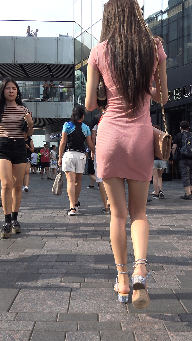粉色连体紧身包臀裙美女预览图 4