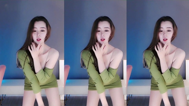 虎牙沪娱-玉兔绿色低胸包臀裙