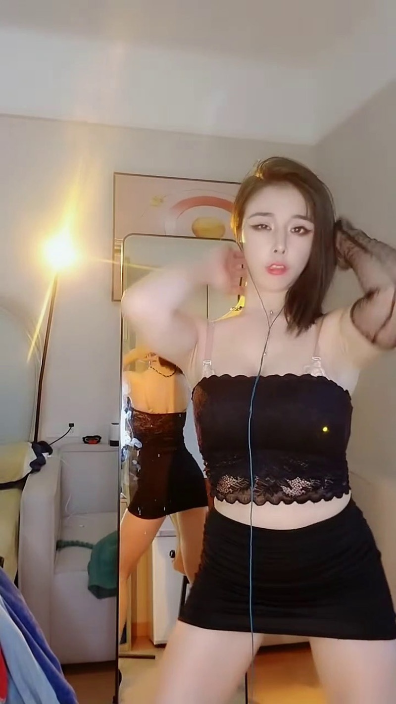 花椒水蜜桃性感热舞全程高能