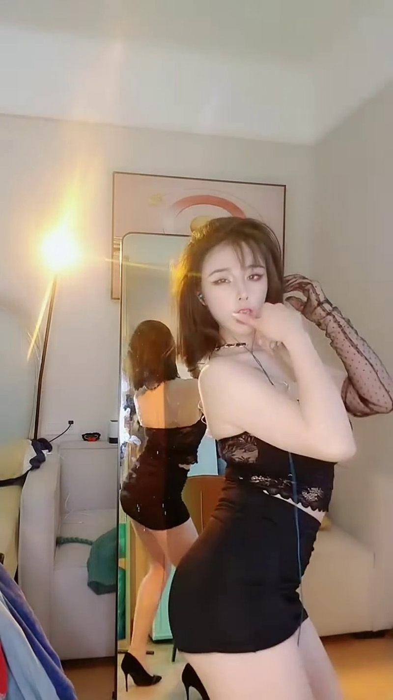 花椒水蜜桃性感热舞全程高能预览图 2