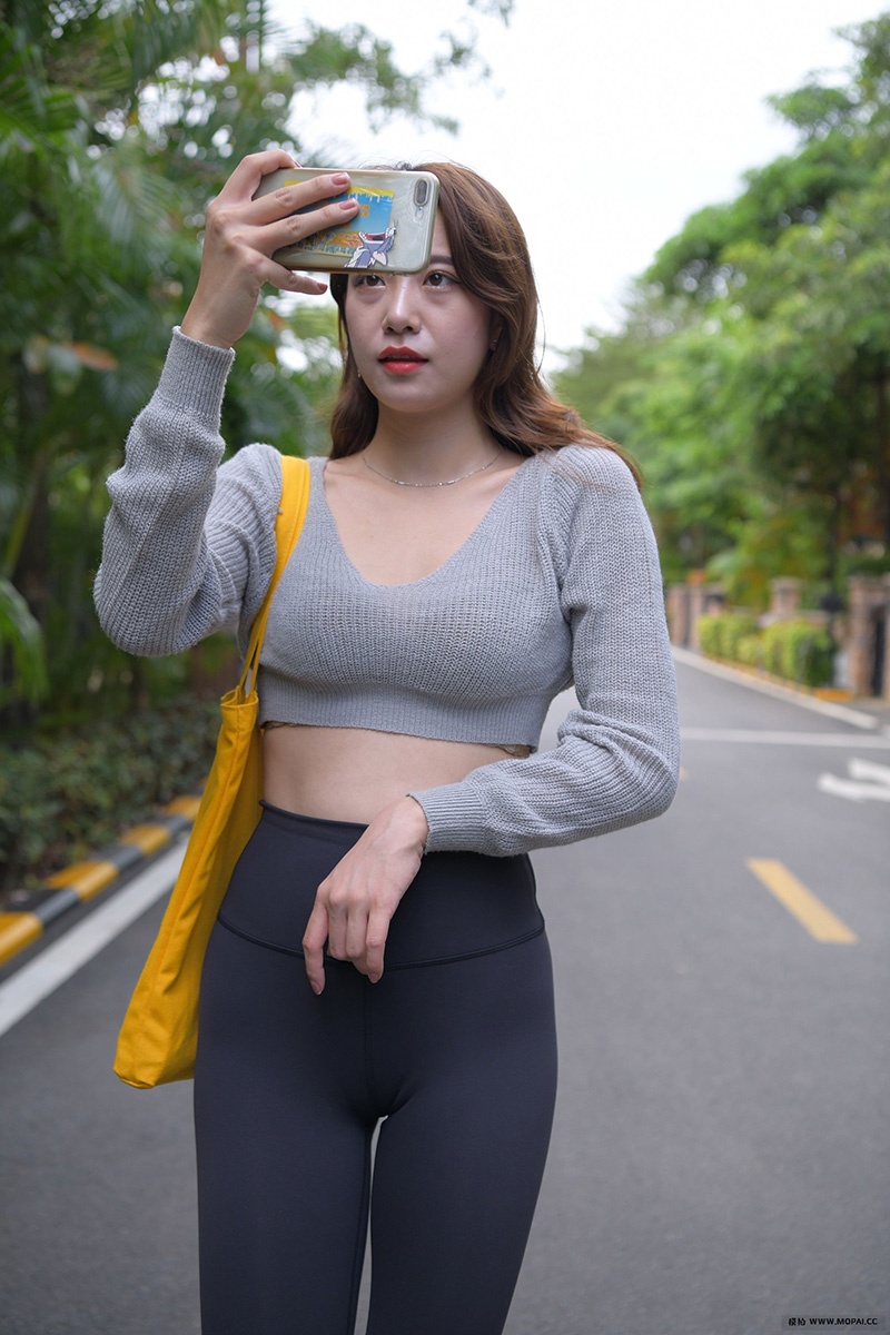 628.[一只麋鹿摄影作品]黑色紧身瑜伽裤美女图片视频